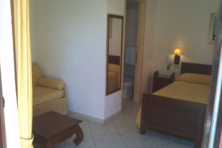 Room 4 of 51