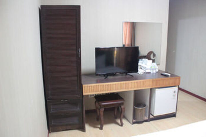 Room 65 of 79