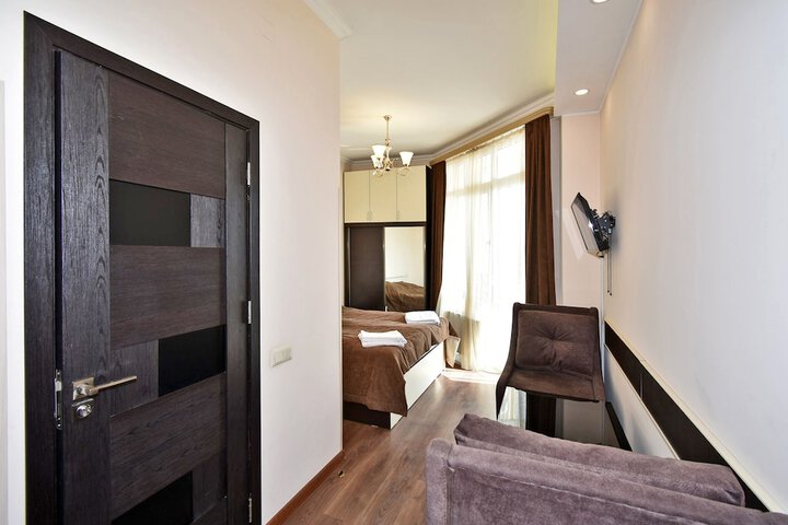 Room 5 of 101