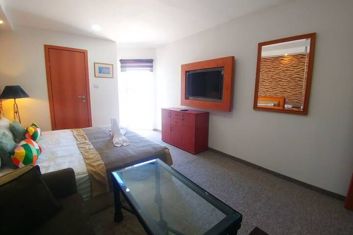 Room 11 of 80