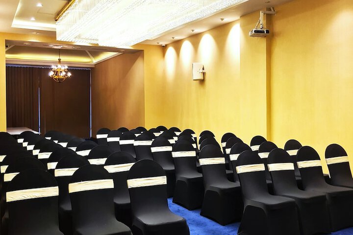 Ballroom/Hall 75 of 106