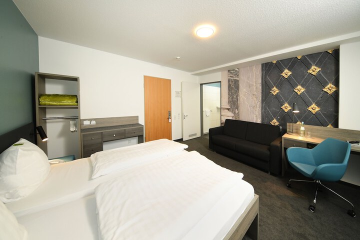 Room 12 of 24