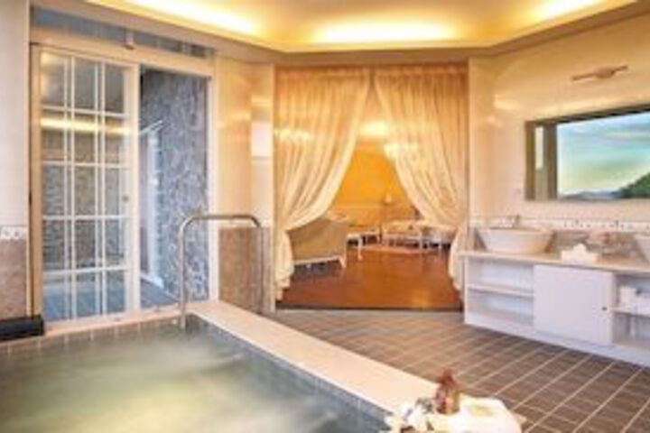 Room 2 of 23
