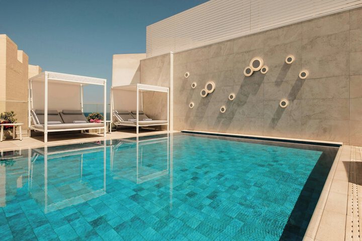 Pool 63 of 102