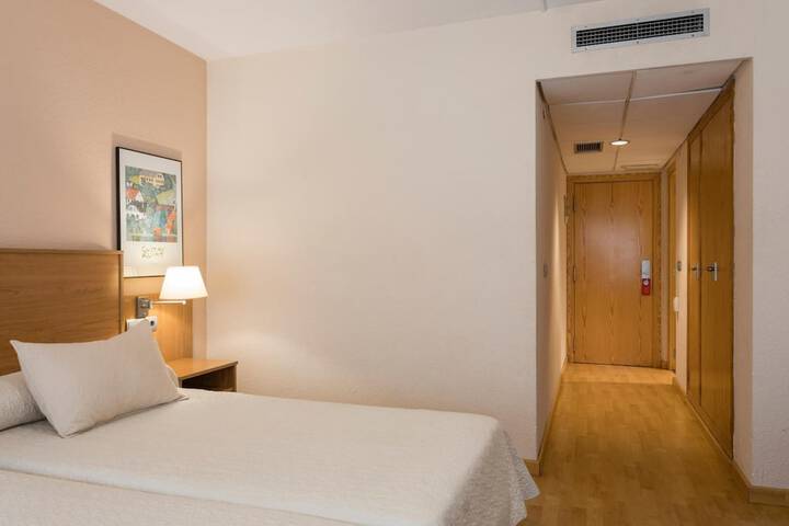 Room 10 of 48