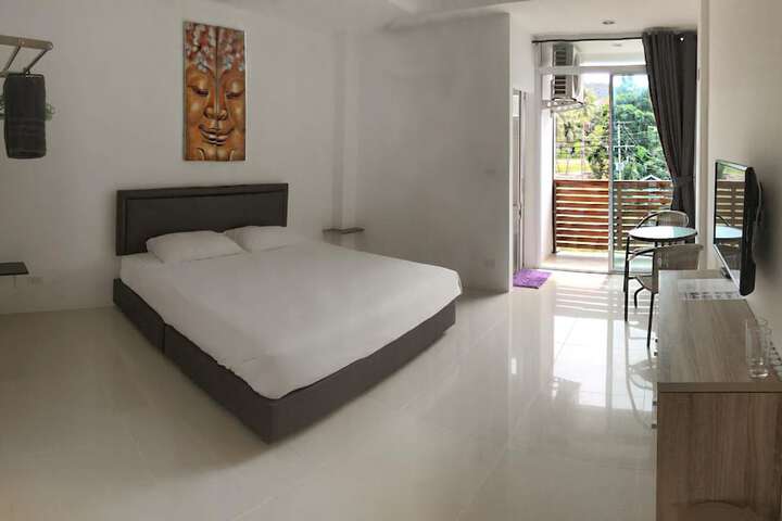 Room 4 of 13