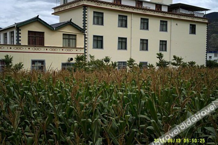 Zangdong Julong Hotel