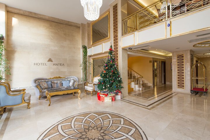 Entrance & Lobby