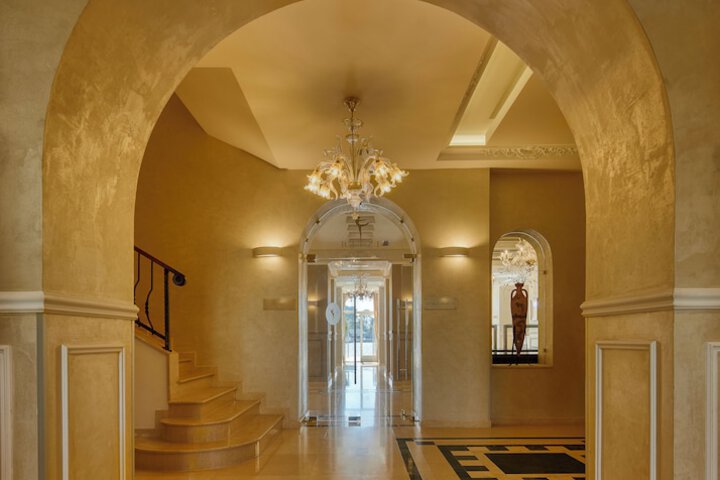 Entrance & Lobby