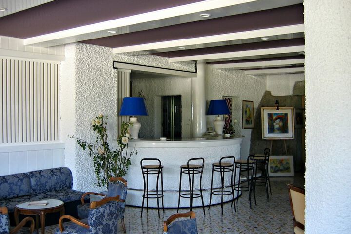 Lounge 57 of 91
