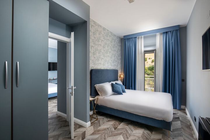 Room 32 of 63