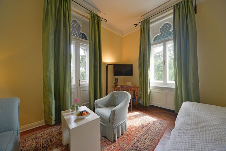 Room 9 of 39