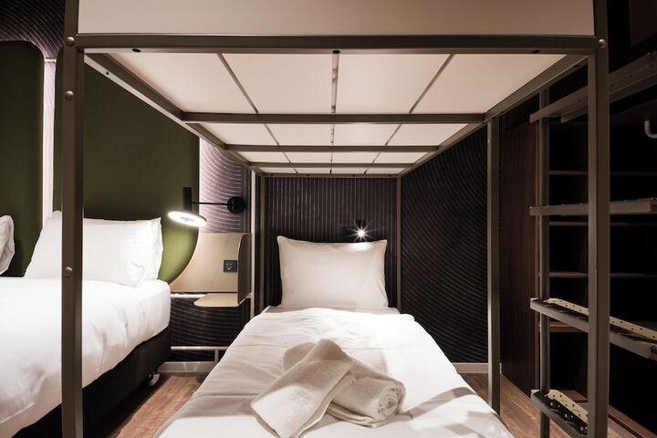 Room 4 of 170