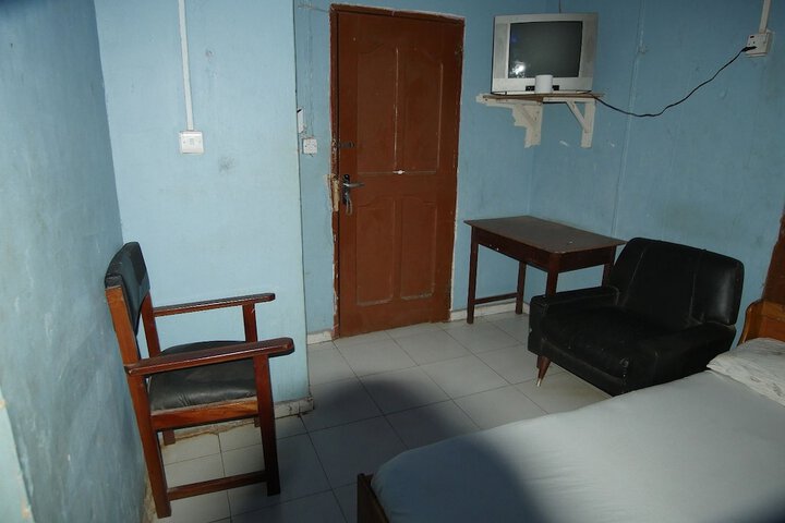 Room 6 of 7