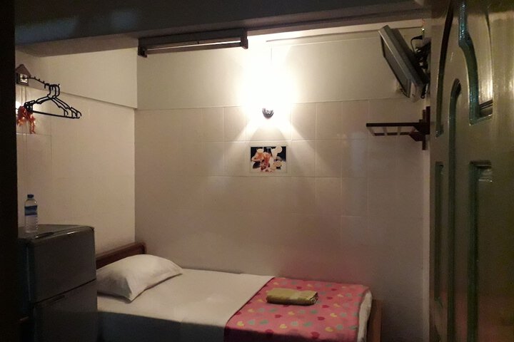 Room 9 of 63