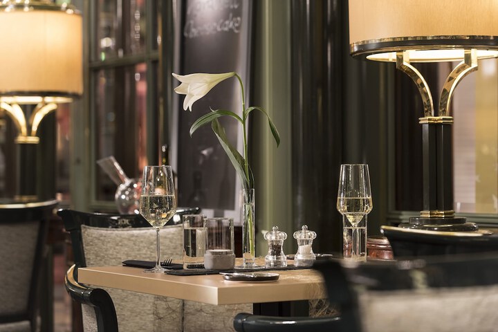 Dining 52 of 68