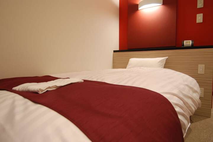 Room 2 of 25