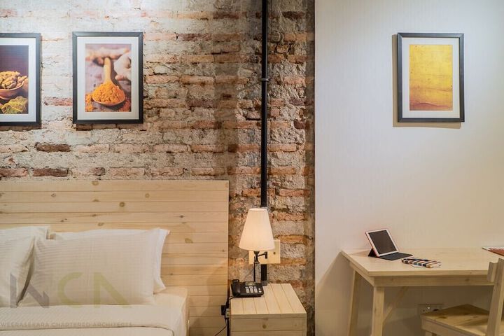 Room 4 of 7