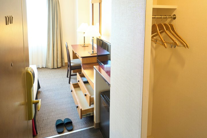 Room 25 of 82
