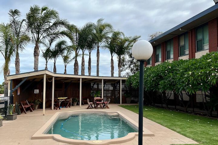 Pool 11 of 27