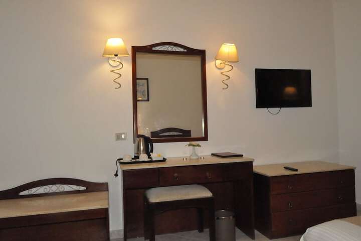 Room 11 of 49