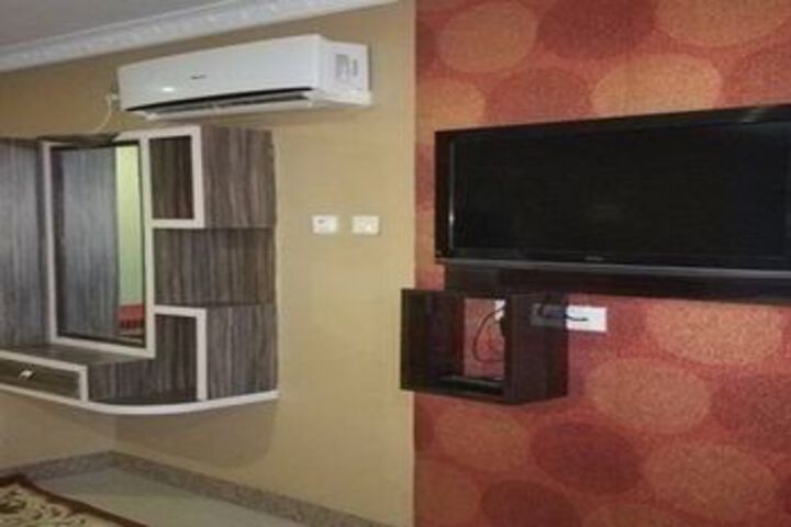 Room 25 of 32