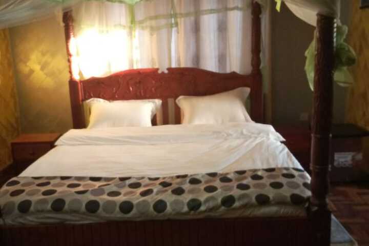 Room 10 of 163