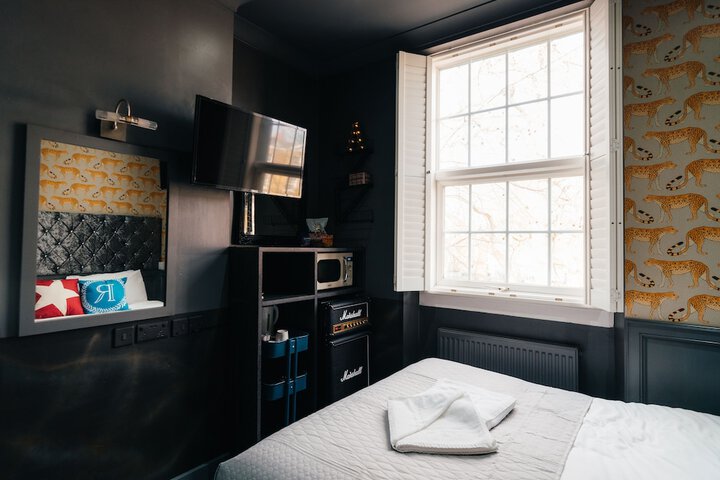 Room 33 of 344