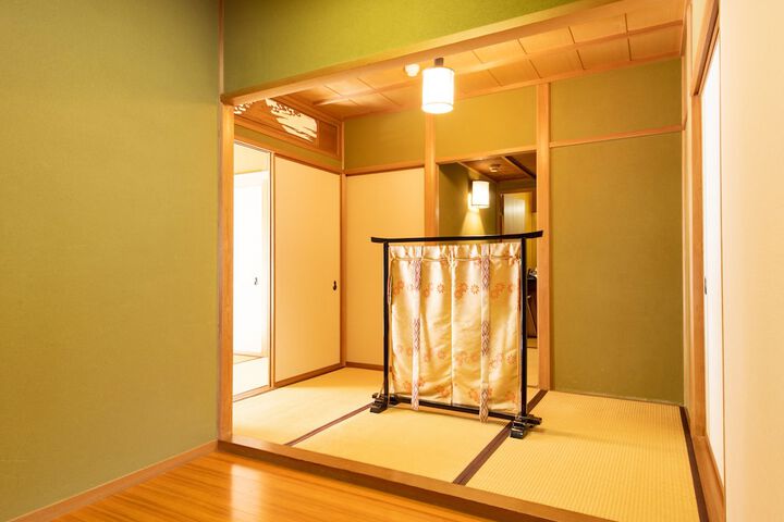 Room 27 of 143