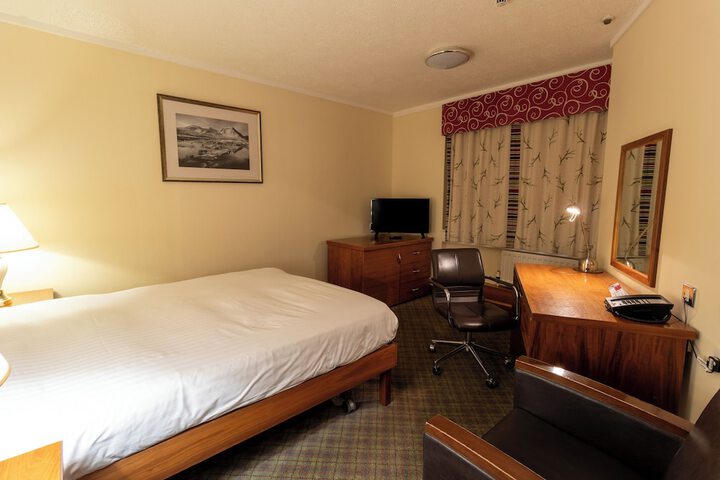 Room 13 of 80