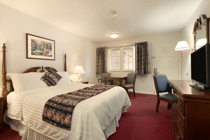 1 King Bed (3 of 17)