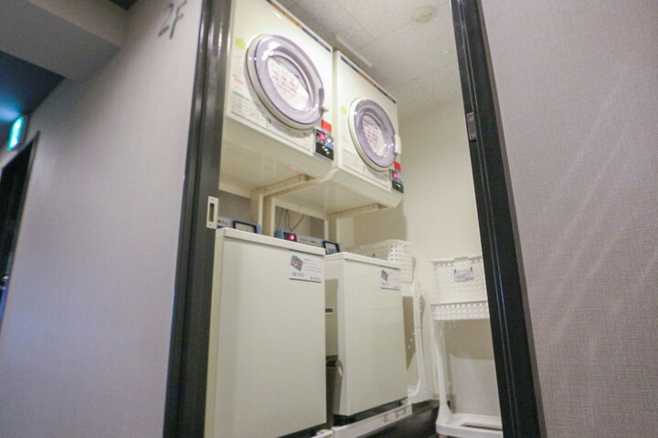 Room 13 of 18