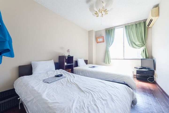 Room 10 of 22