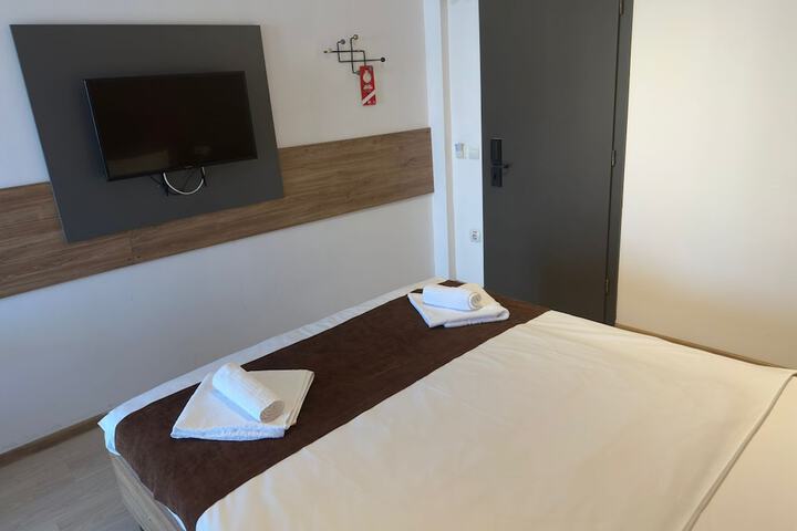 Room 40 of 83