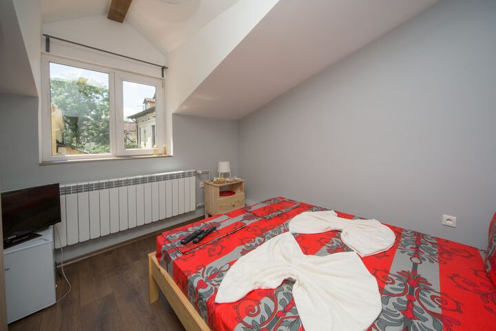 Room 7 of 43