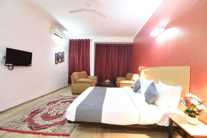 Room 17 of 27