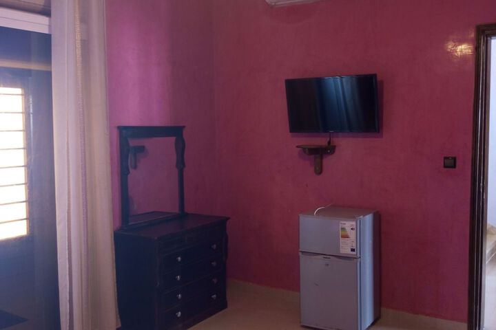 Room 4 of 7