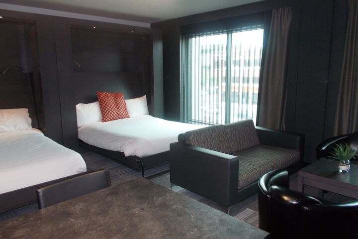 Room 27 of 94