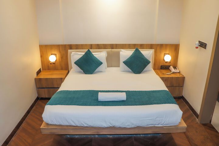 Room 8 of 16