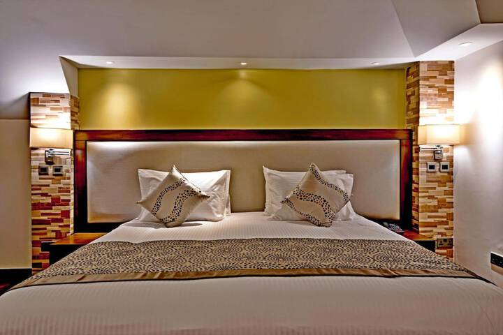 Room 6 of 33