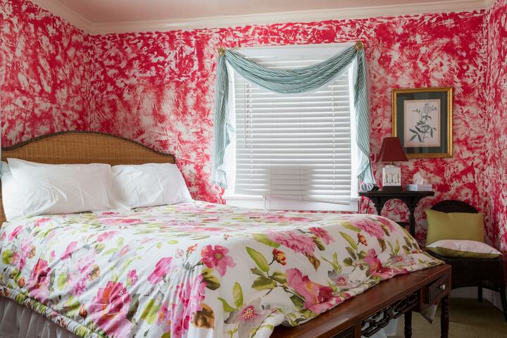 Room 2 of 156