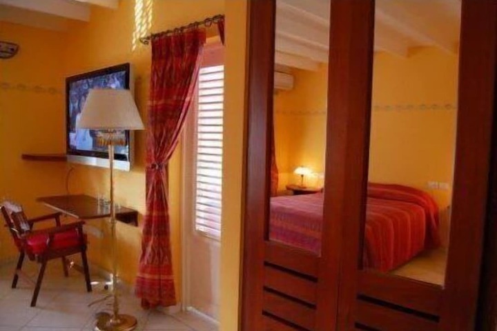 Room 2 of 6