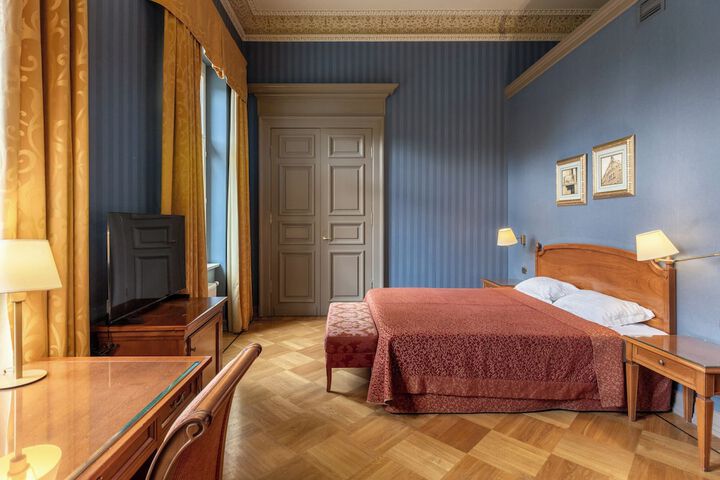 Room 2 of 75