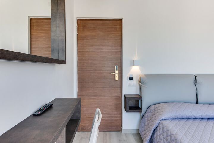 Room 6 of 30