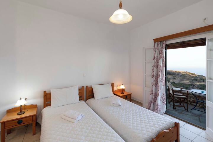 Room 11 of 24