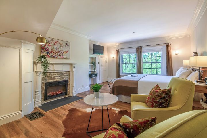 Room 43 of 68