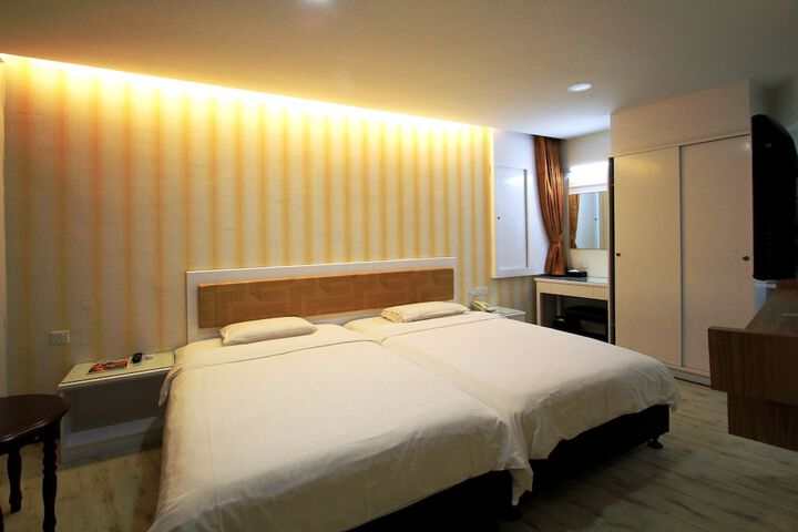 Room 6 of 21