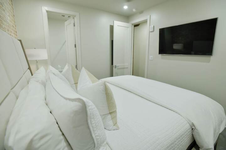 Room 16 of 371