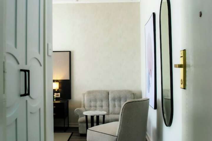 Room 34 of 93