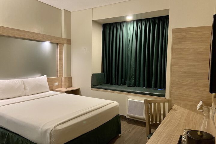 Room 7 of 28